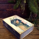 box shabby chic avec un chien