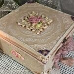 boite shabby chic beige avec fleurs