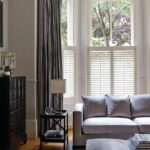 Vorhänge zum Fensterbrett im Schlafzimmer Designfoto