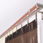 Vorhänge auf dem Profilgesims Fotooptionen