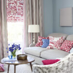 gestreepte gordijnen met blauw behang