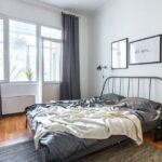 intérieur rideaux gris