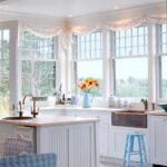 rideaux dans la cuisine-salon court