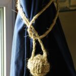 marineblaue Vorhänge mit Seil