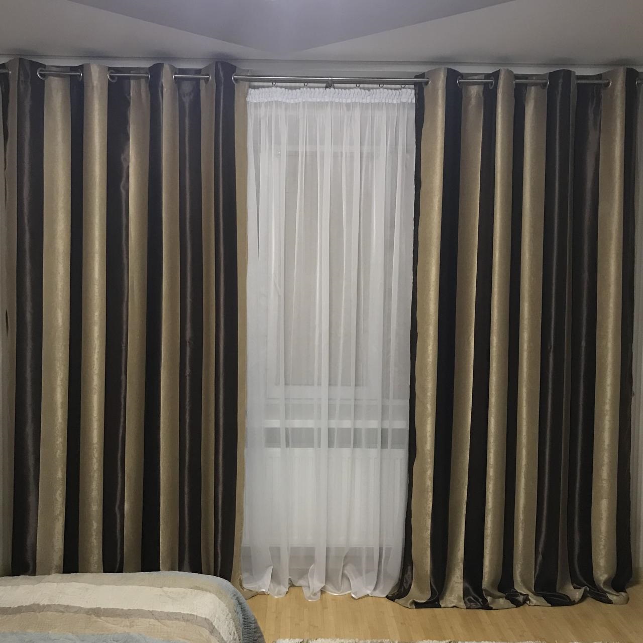 gestreifte Vorhänge im Schlafzimmer