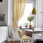cortinas amarelas escandinavas