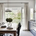 cortinas escandinavas compridas na cozinha
