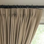 Formas de unir cortinas a la cornisa de la decoración fotográfica.