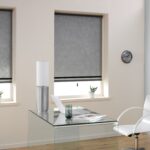 volets roulants gris au bureau