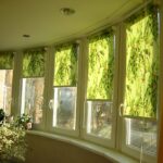 volets roulants verts sur le balcon