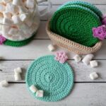 knitted stand for hot design
