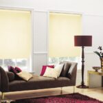 rolgordijnen licht in de woonkamer