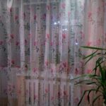 tulle colorato con fiori rosa