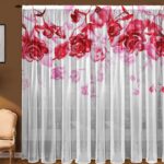tulle colorato con rose sopra