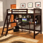 cama alta com interior de mesa de trabalho
