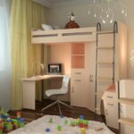 cama alta com vista para fotos da mesa de trabalho
