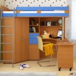 cama alta com visão geral da mesa de trabalho