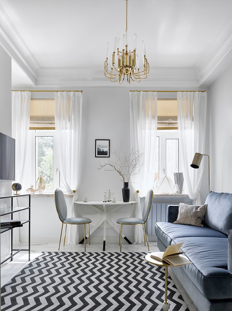 gordijnen in een kleine woonkamer