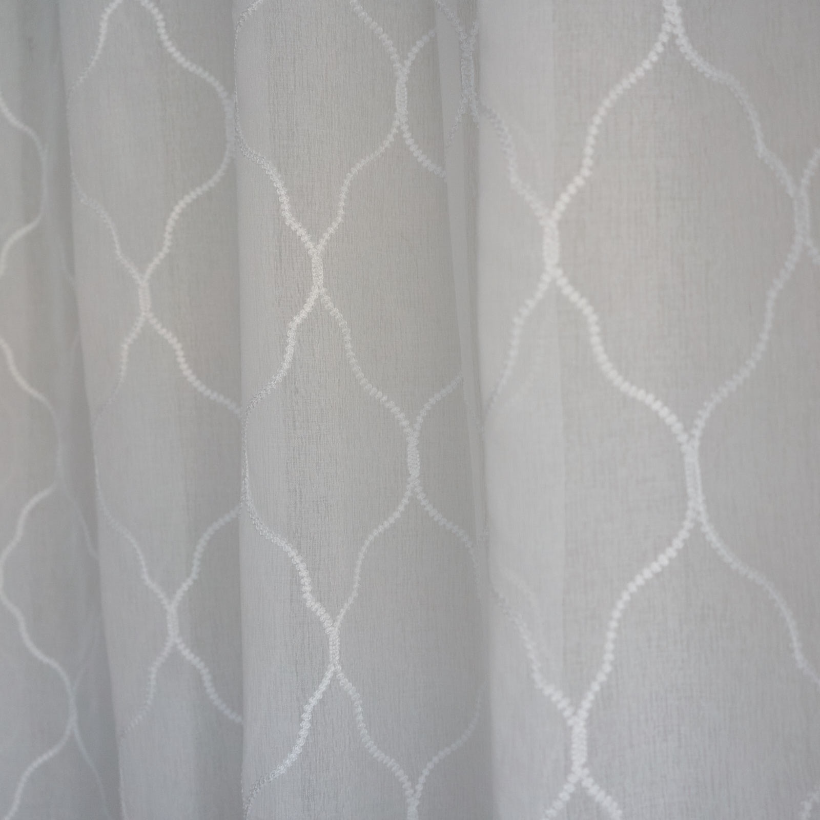 base pour tulle avec broderie