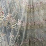 tulle avec ornement naturel