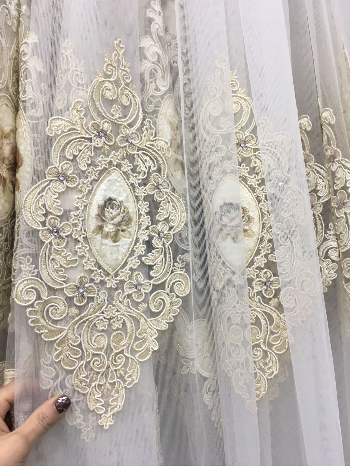 tulle avec strass