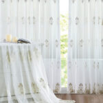 tulle brodé et nappe