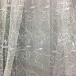 léger en tulle brodé