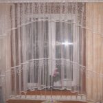 court en tulle brodé