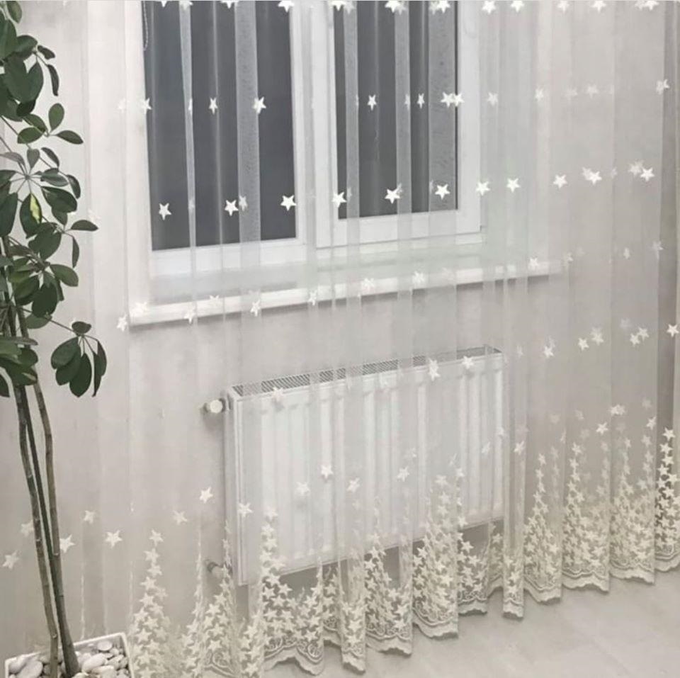 tulle blanc avec broderie