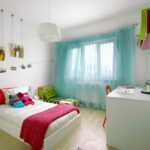 tulle à l'intérieur de la chambre
