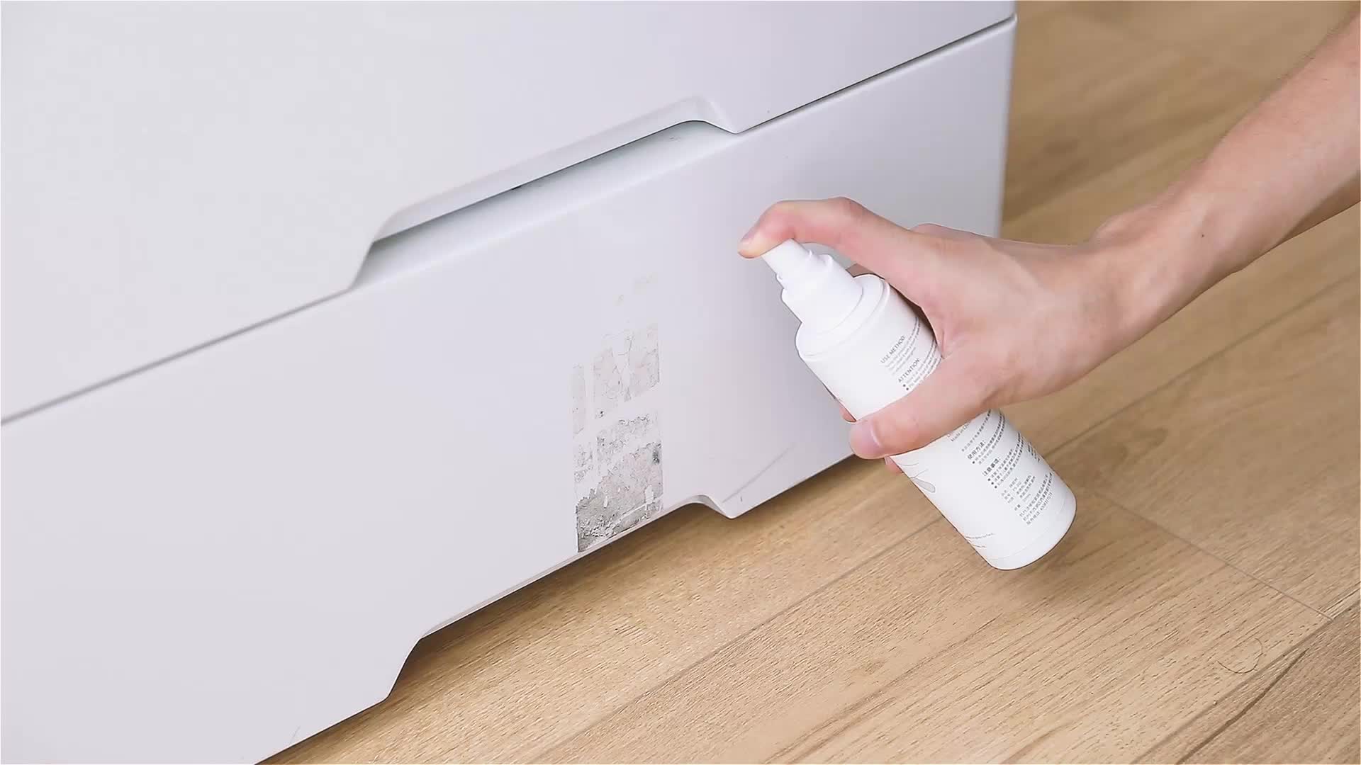 comment nettoyer une surface métallique du scotch