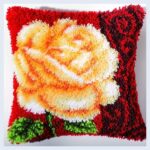 bel oreiller en technique de broderie de tapis