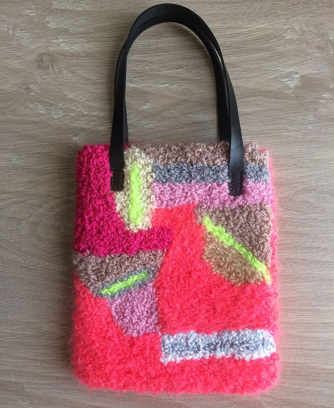 sac en broderie tapis