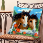 tapis broderie - oreiller