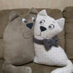 almohadas pareja enamorada