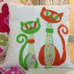 almohada con aplique