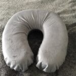 bantal kelabu