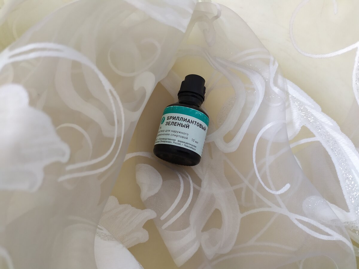 whitening van witte gordijnen met briljant groen