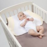bambino nella culla