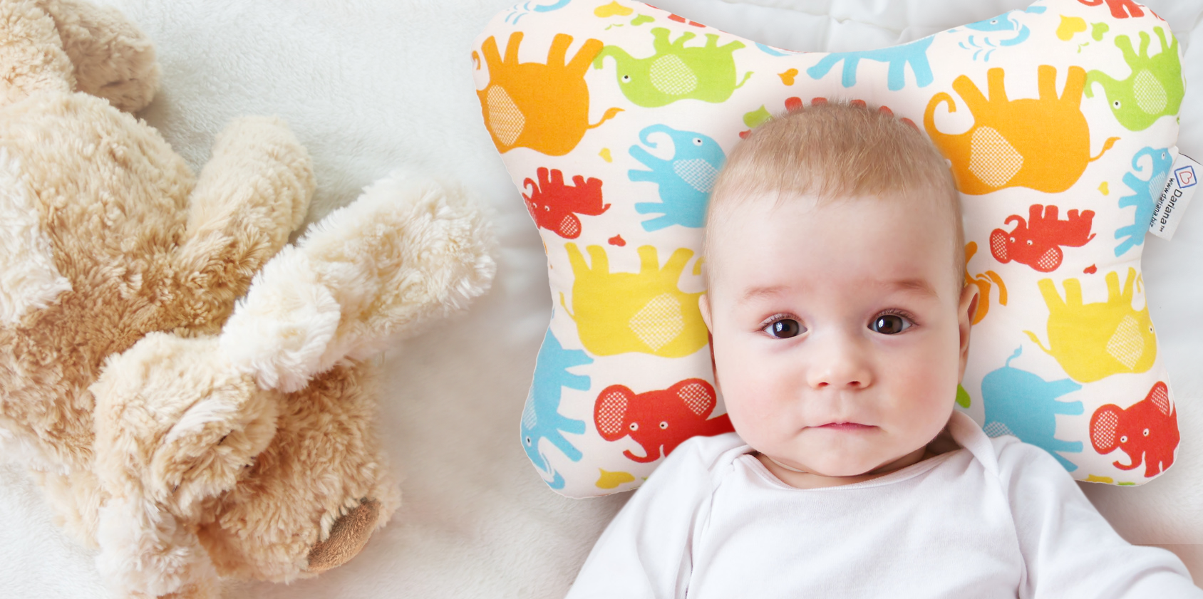 bambino sul cuscino